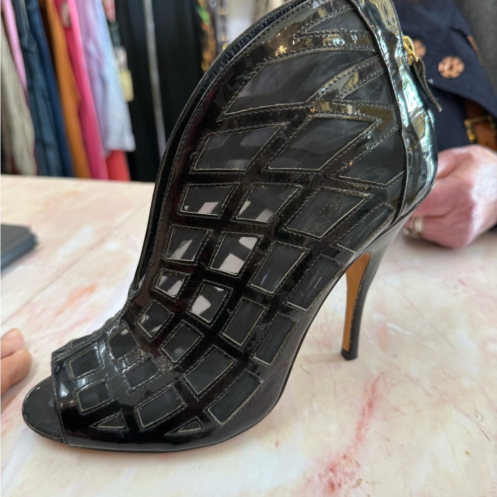Chelsea‎ Paris Heels - like new, Black Peep-Toe - black patent mesh gladiator 39